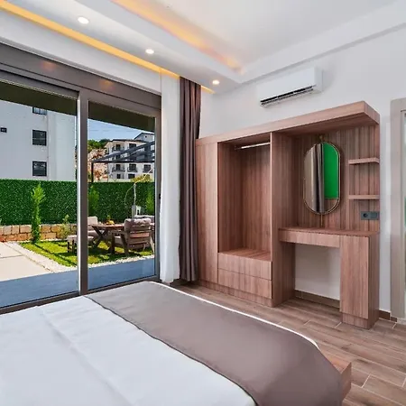 فيلة Luxury For 12 People دمرة
