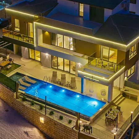 Luxury For 12 People