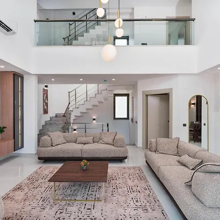 Luxury For 12 People فيلة دمرة
