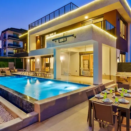 Luxury For 12 People * دمرة